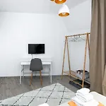 Greek Quarter Flat Two Br Next To Sea Garden Apartamento