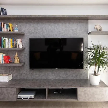 Greek Quarter Flat Two Br Next To Sea Garden Warna